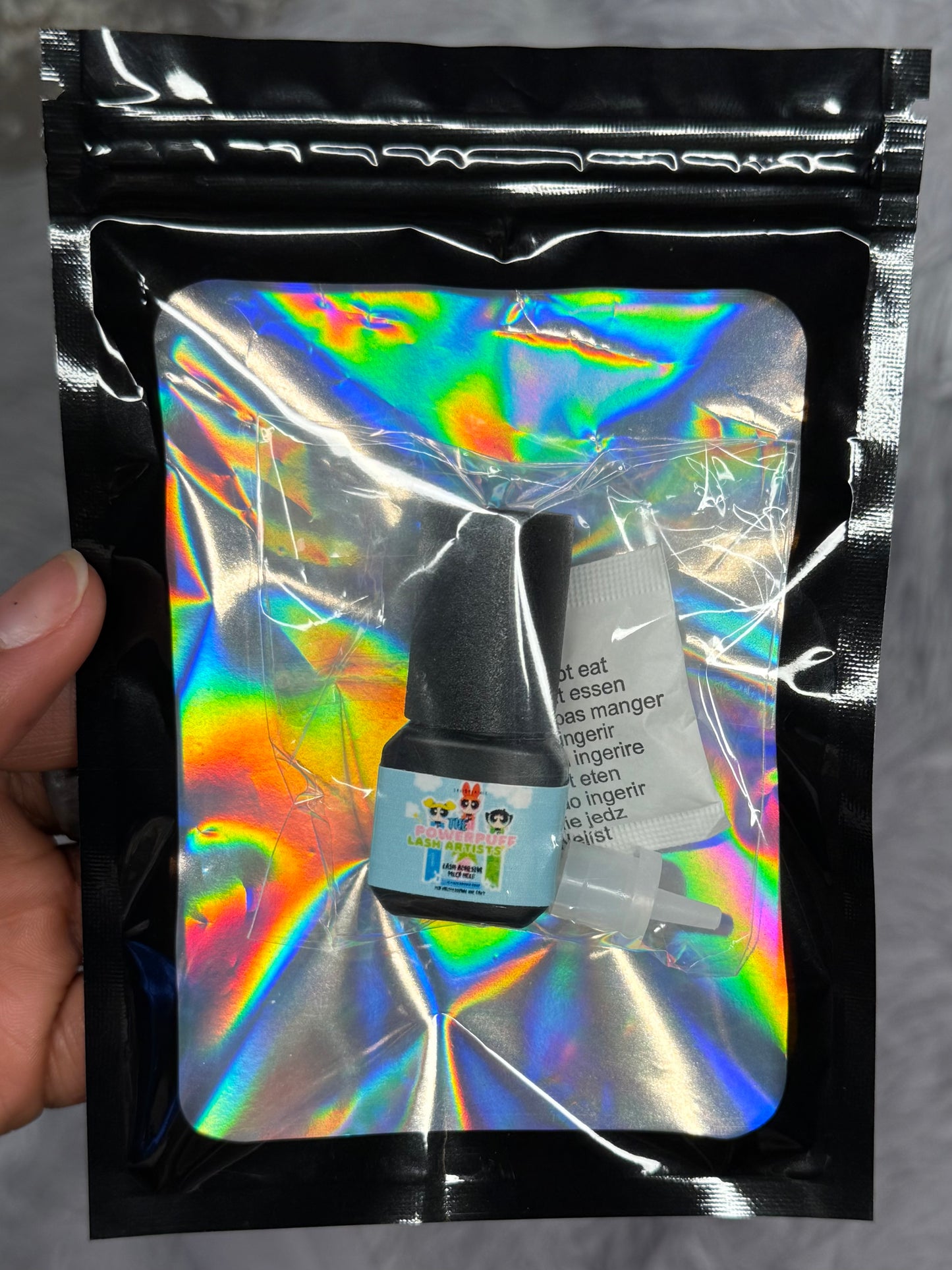 The Powerpuff Lash adhesive