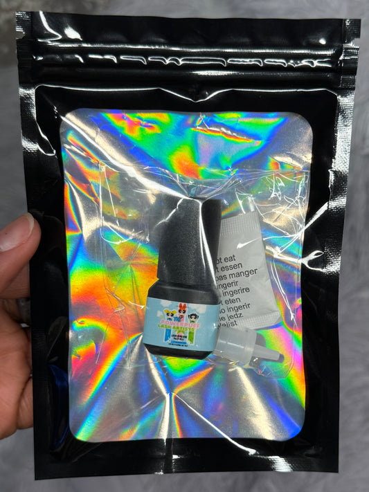 The Powerpuff Lash adhesive
