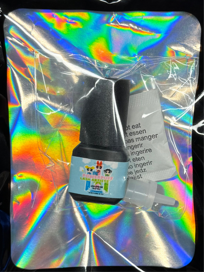 The Powerpuff Lash adhesive