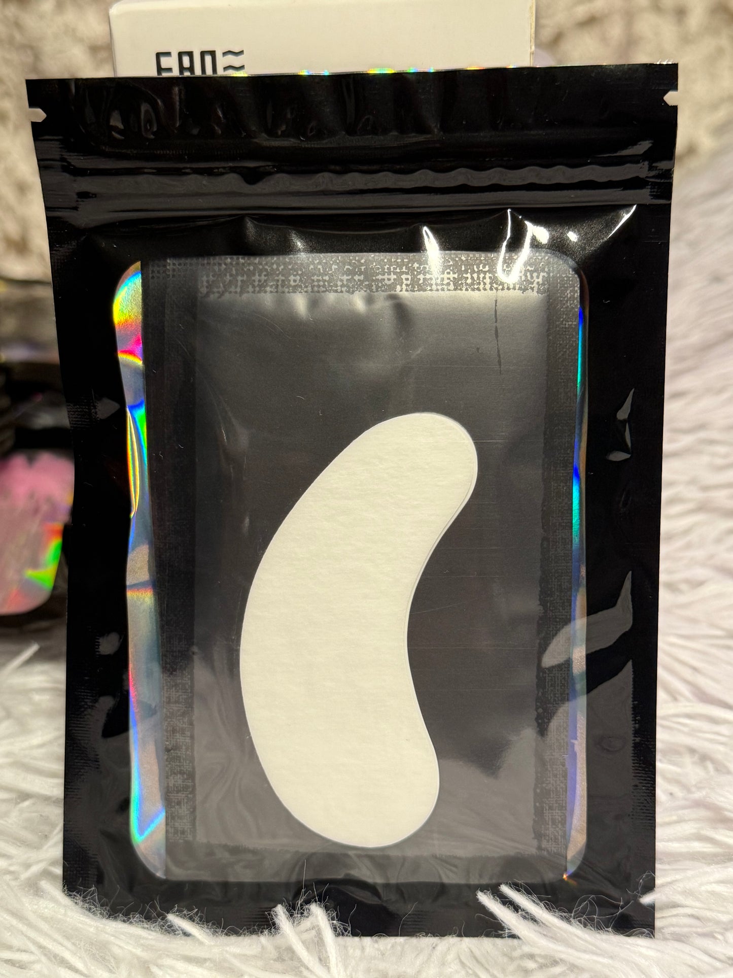 Black under eye pads